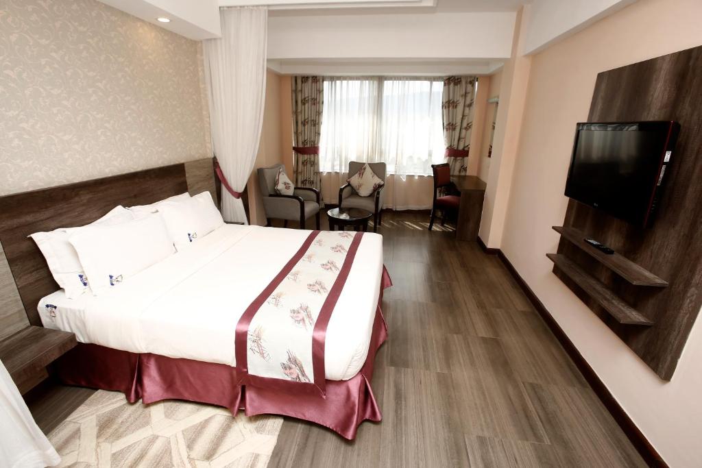 TV a/nebo společenská místnost v ubytování Merica Hotel