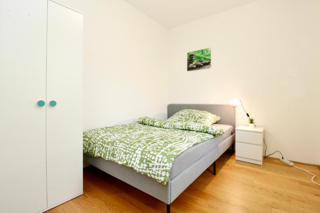 Posteľ alebo postele v izbe v ubytovaní Spacious Terrace Apt in Modern Klosterneuburg Building