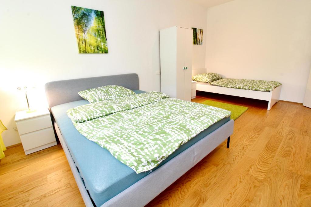 Posteľ alebo postele v izbe v ubytovaní Spacious Terrace Apt in Modern Klosterneuburg Building