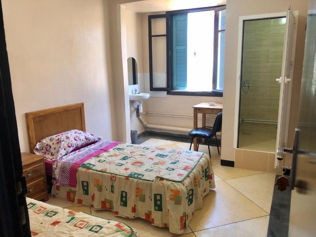 Postel nebo postele na pokoji v ubytování Hotel El Maghreb Al Kabir