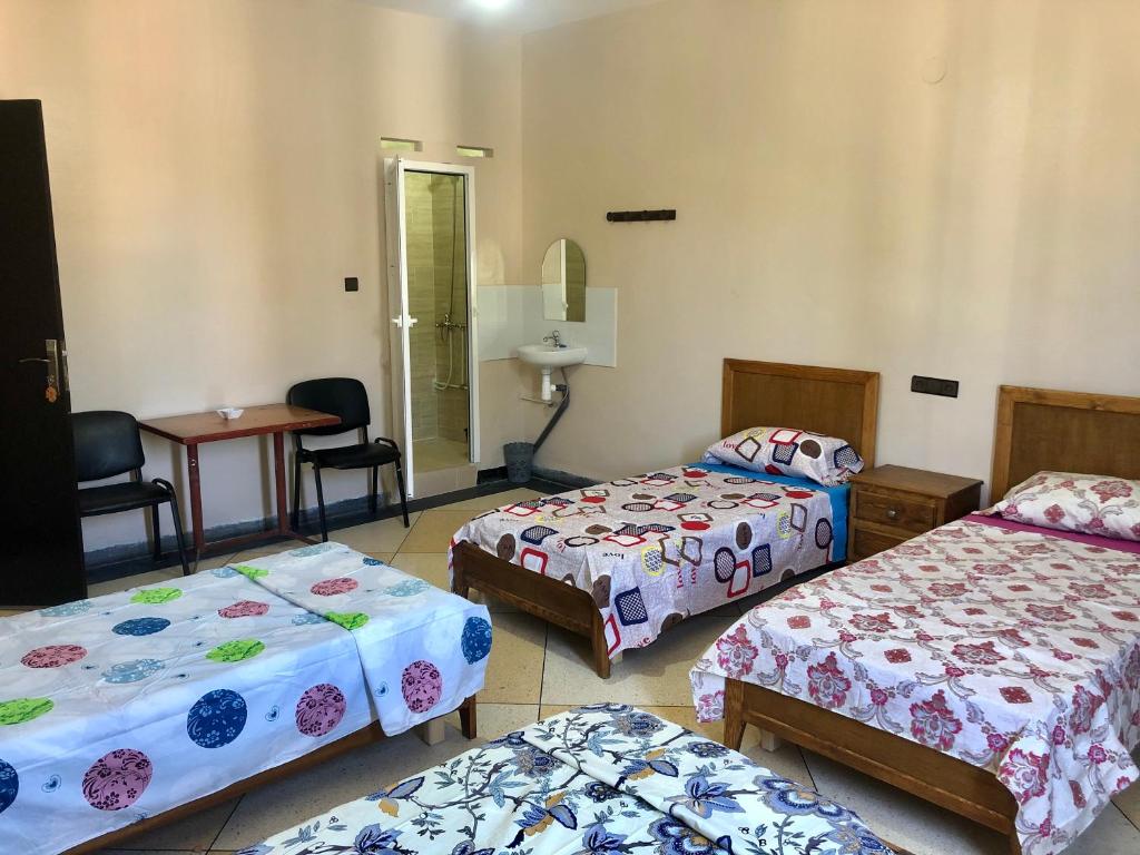 Postel nebo postele na pokoji v ubytování Hotel El Maghreb Al Kabir