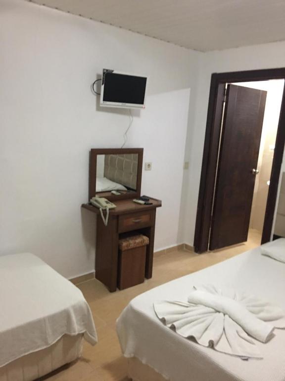 Postel nebo postele na pokoji v ubytování UĞUR BEACH HOTEL