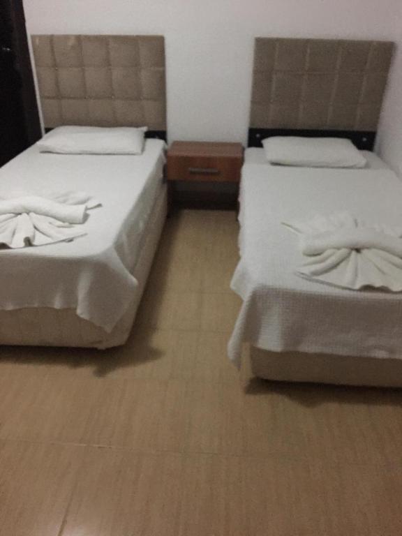 Postel nebo postele na pokoji v ubytování UĞUR BEACH HOTEL