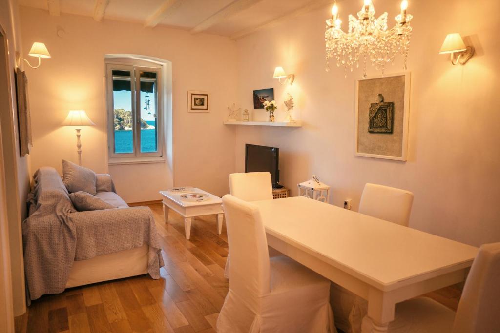 Posedenie v ubytovaní La Casa Isabella