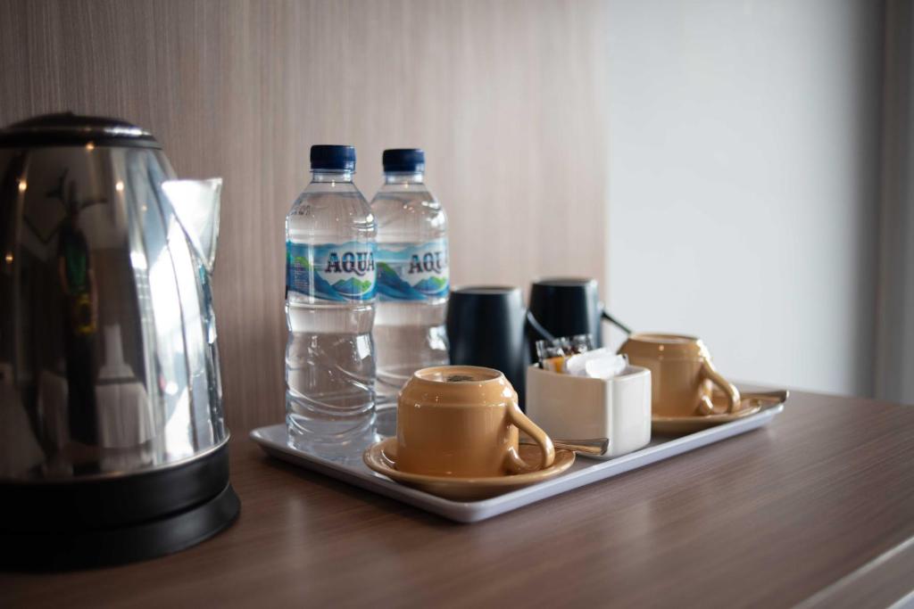 Příslušenství pro přípravu čaje a kávy v ubytování Dedanau Hotel