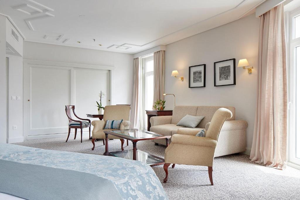 Гостиная зона в Hotel de Londres y de Inglaterra