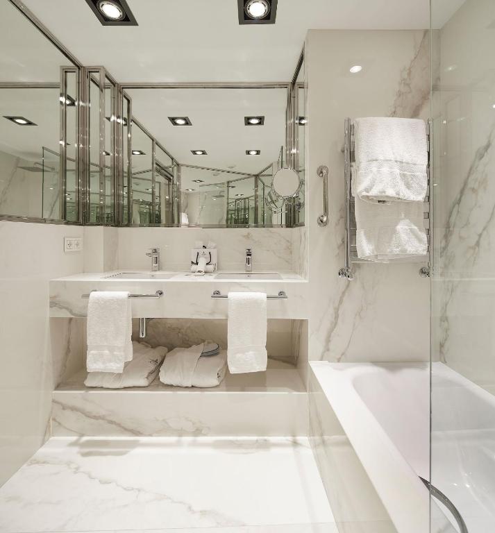 Ванная комната в Hotel de Londres y de Inglaterra