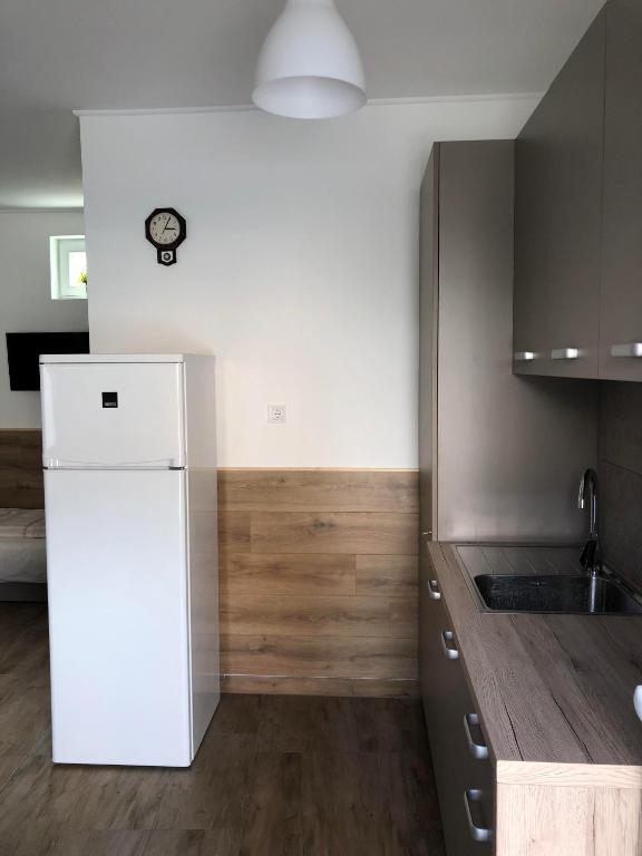 Kuchnia lub aneks kuchenny w obiekcie Avas Apartman