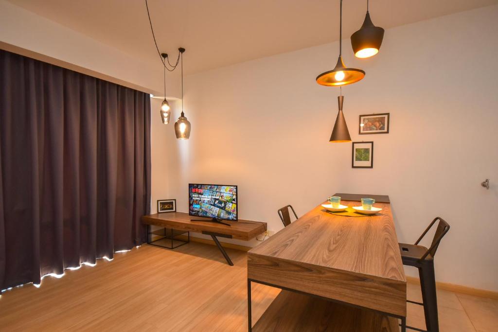 TV a/nebo společenská místnost v ubytování Cube 8teens by Nest Home