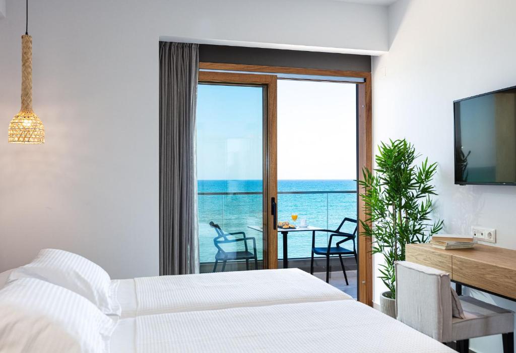 Postel nebo postele na pokoji v ubytování North Coast Seaside Suites