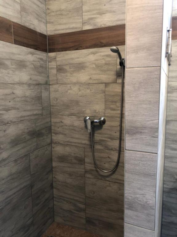 Łazienka w obiekcie Avas Apartman