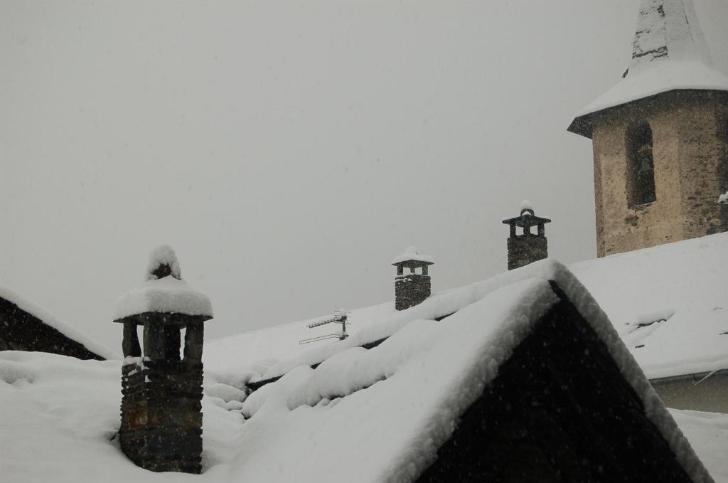 Apartaments Vall Ferrera during the winter