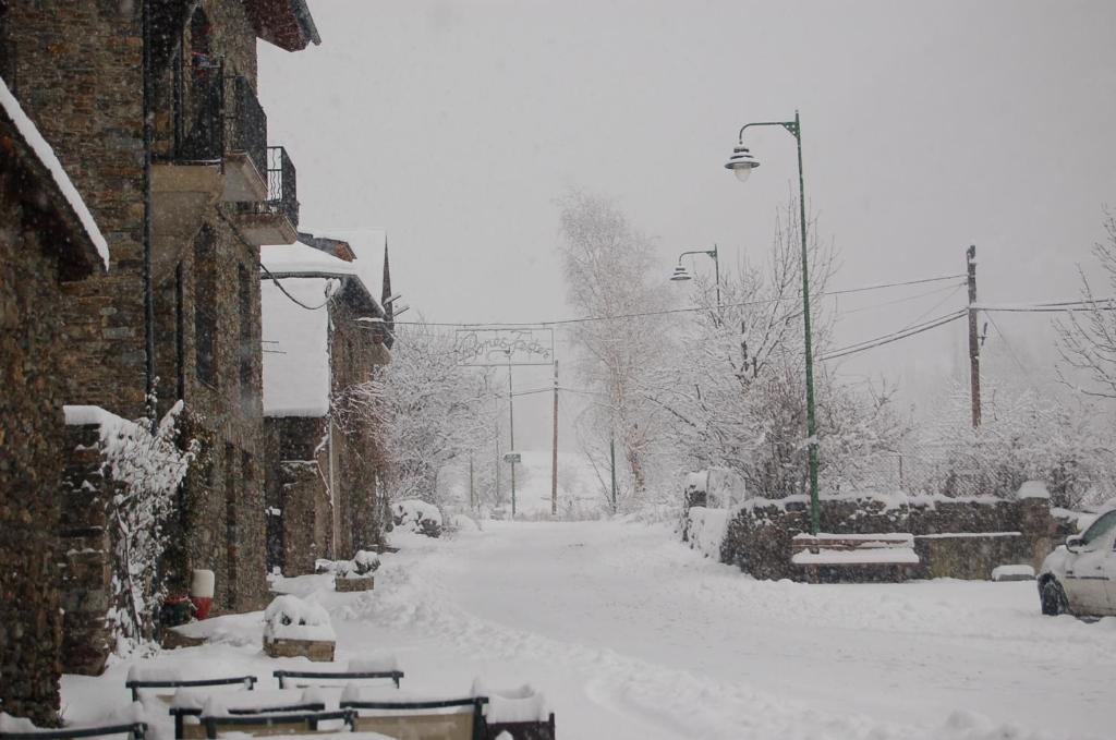 Apartaments Vall Ferrera during the winter