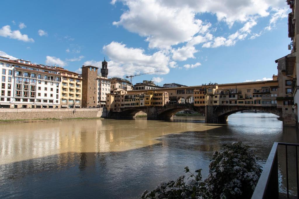 PONTE VECCHIO LUXURY AND STYLISH APARTMENT, Florence – Updated