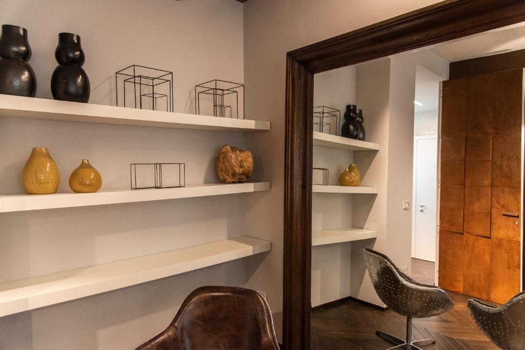 Zdjęcie z galerii obiektu PONTE VECCHIO LUXURY AND STYLISH APARTMENT we Florencji