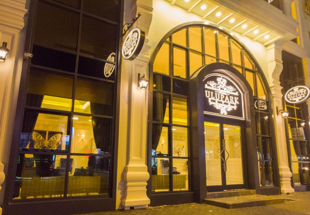 a store front with large windows and a clock on it at Bursa Ulupark Hotel in Bursa