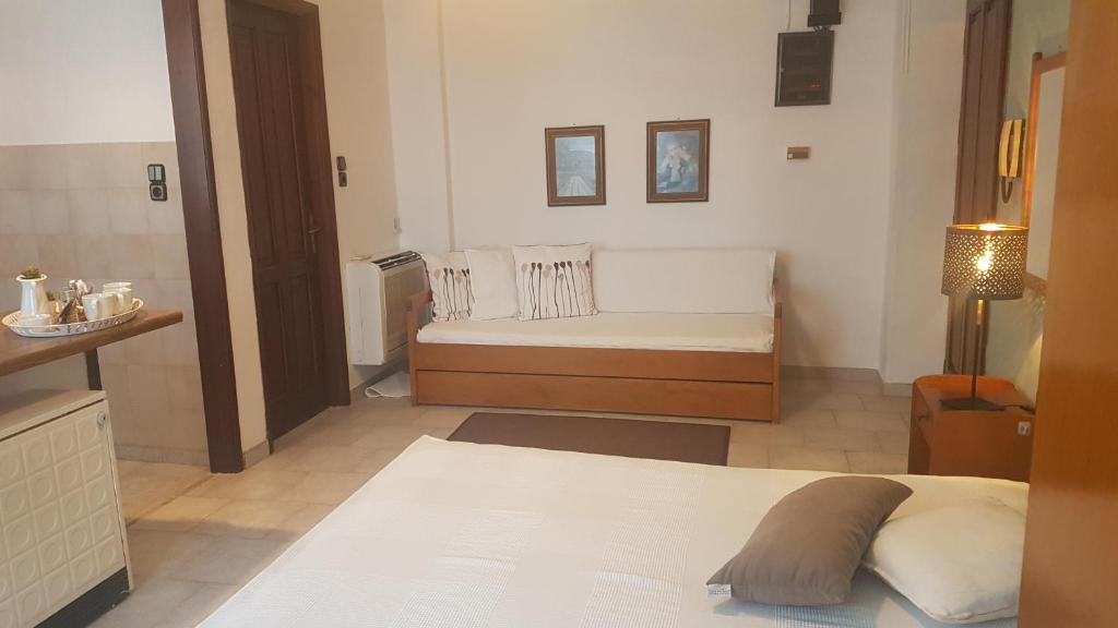 Leventis Studios - Studio With Balcony