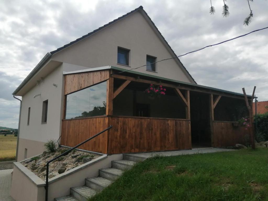 Budova, kde se prázdninový dům nachází