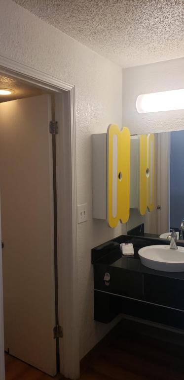Koupelna v ubytování Motel 6-Destin, FL