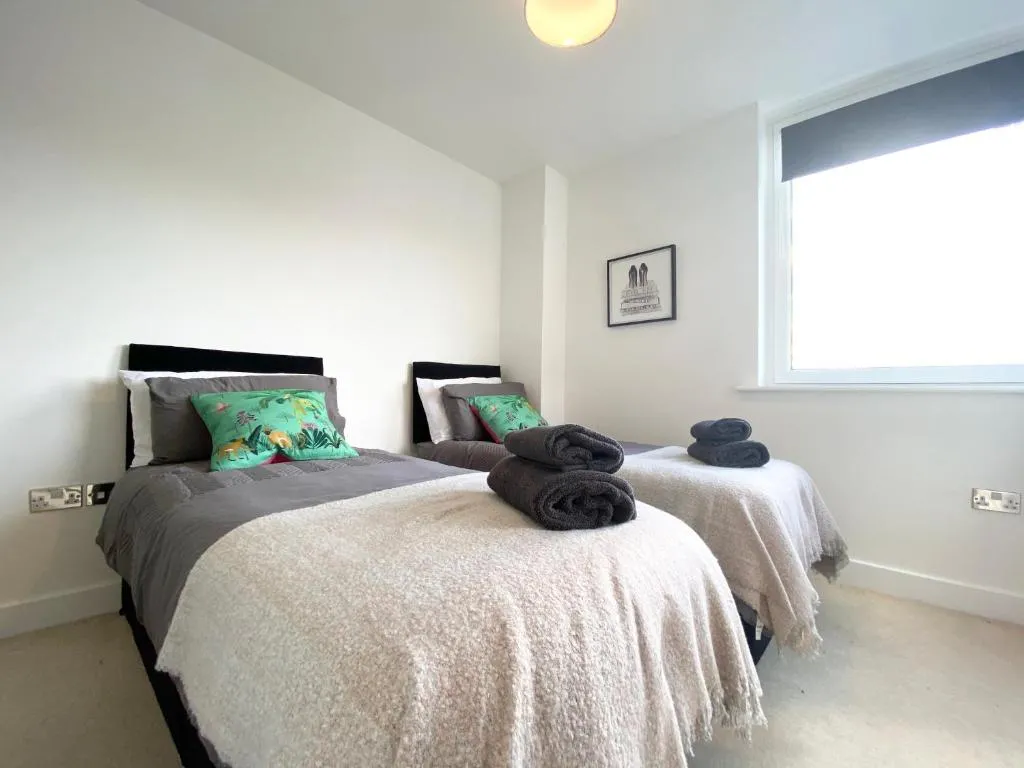 !FREE PARKING with BALCONY! - Ocean Views Apartment - 4 single beds or 2 doubles, Southampton, Marea Britanie