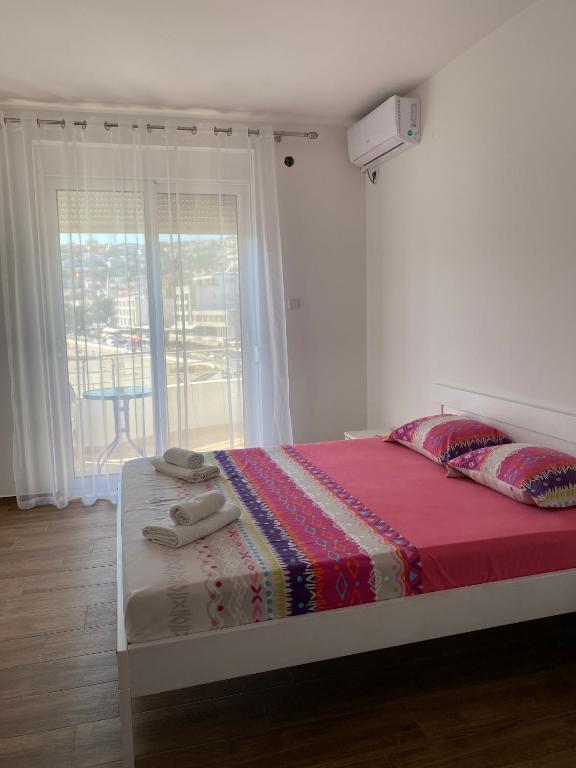 Postel nebo postele na pokoji v ubytování Seafront Apartments