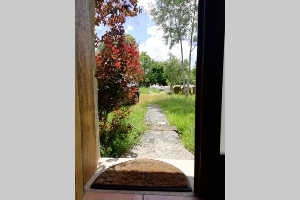 A garden outside Casa de Vacaciones en Galicia de Karlos