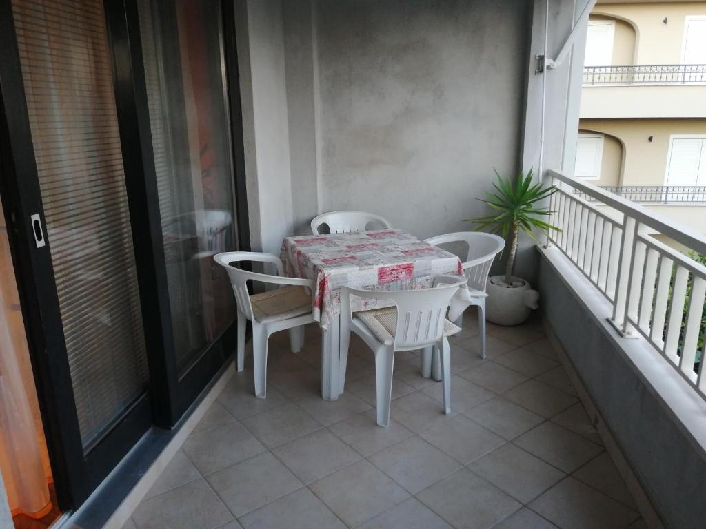 Balkón alebo terasa v ubytovaní Apartman Miljko Podgora