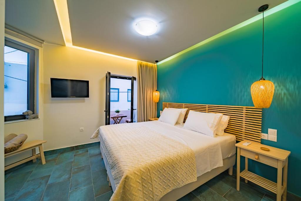 Posteľ alebo postele v izbe v ubytovaní Kyma Couples Getaway