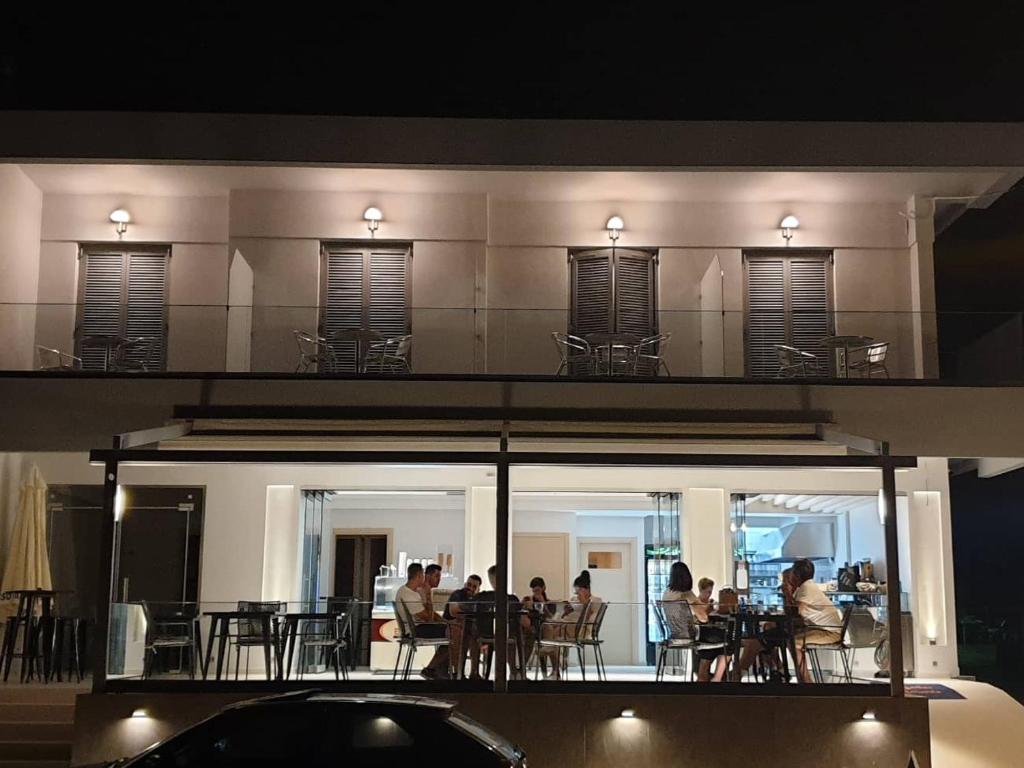 Hosté ubytování ANGELO Cafe Hotel