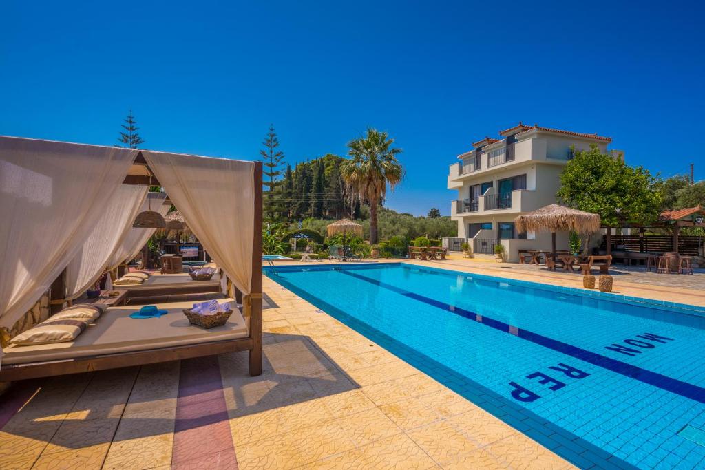 Piscina di Mon Repo Suites o nelle vicinanze