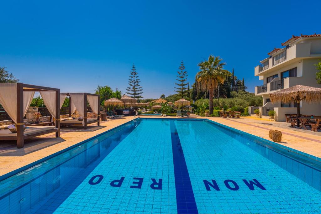 Piscina di Mon Repo Suites o nelle vicinanze