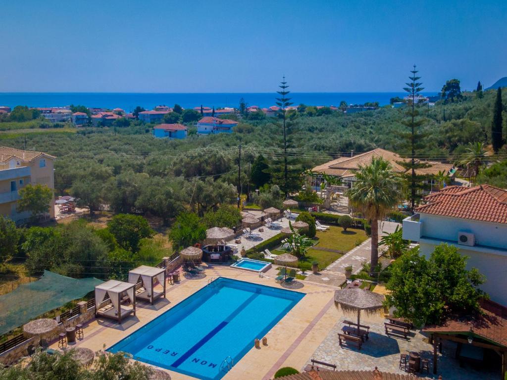 Piscina di Mon Repo Suites o nelle vicinanze