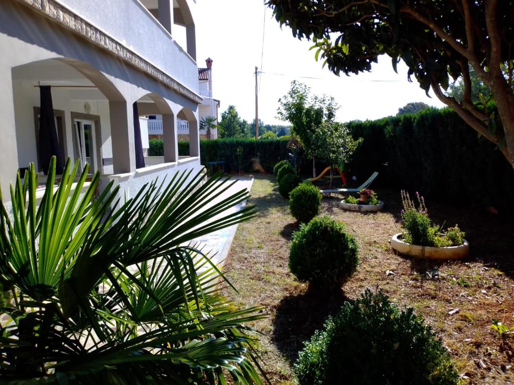 Zahrada ubytování Apartments & Zimmer Jasmine