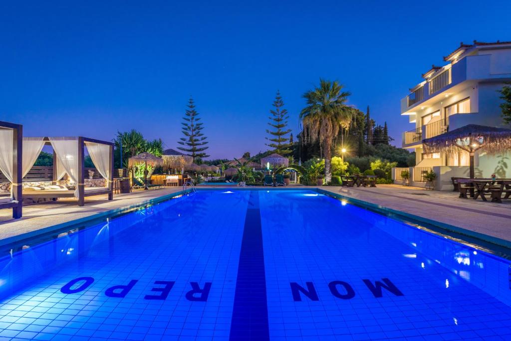 Piscina di Mon Repo Suites o nelle vicinanze