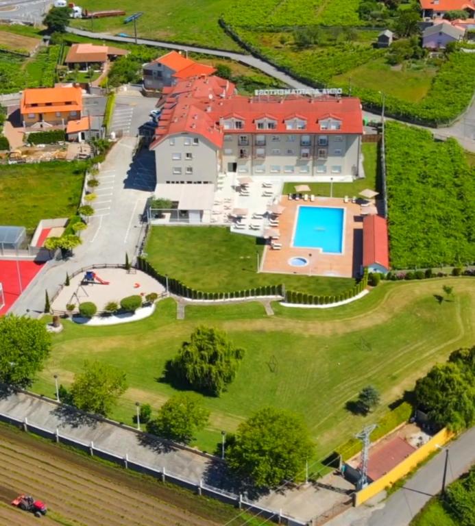 Bazén v ubytování Apartamentos Dena nebo v jeho okolí
