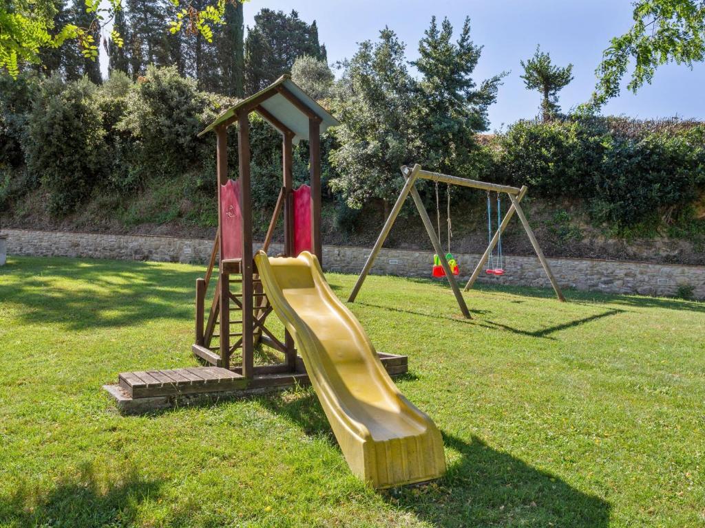 Plac zabaw dla dzieci w obiekcie Belvilla by OYO Mandorlo