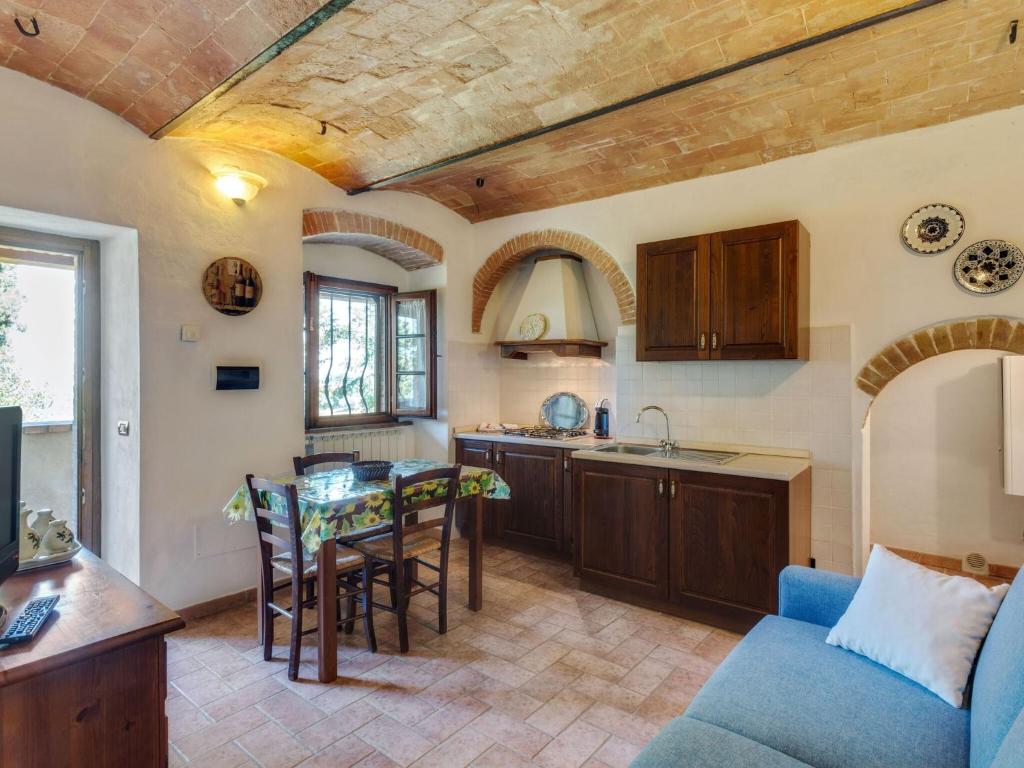 Kuchyňa alebo kuchynka v ubytovaní Holiday home in Volterra with pool