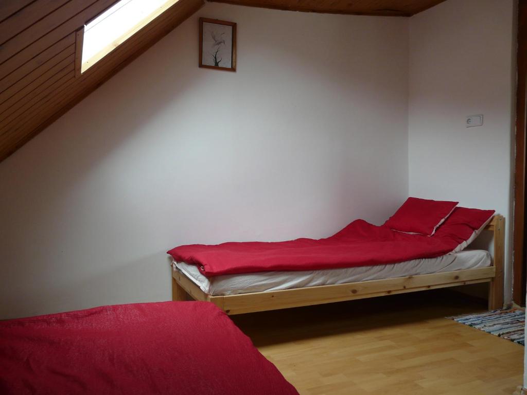 Łóżko lub łóżka w pokoju w obiekcie Mi-Ri Balance vendégház