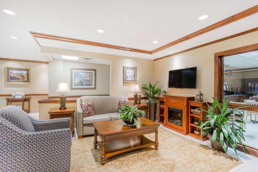 Baymont by Wyndham Asheville/Biltmore photo