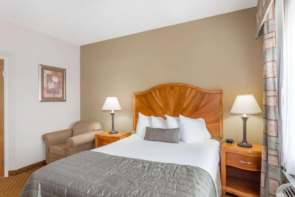 Baymont by Wyndham Asheville/Biltmore photo