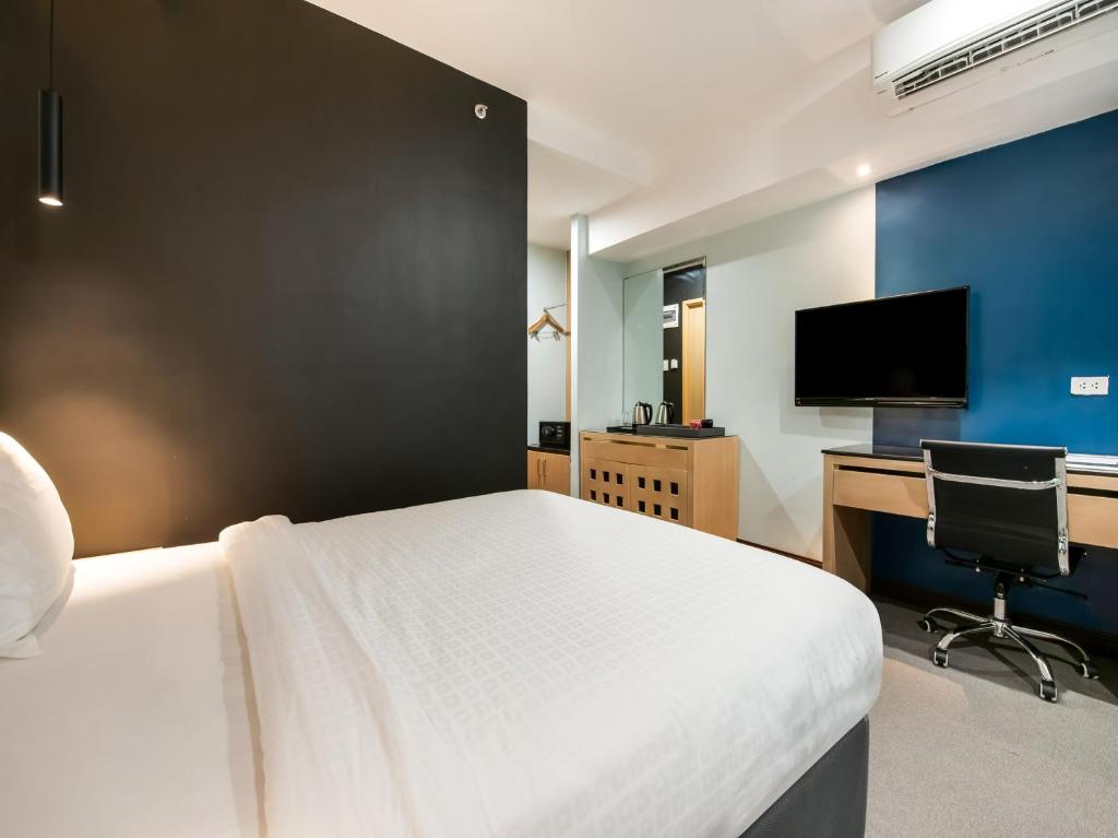 TV a/nebo společenská místnost v ubytování Bay Area Suites Manila