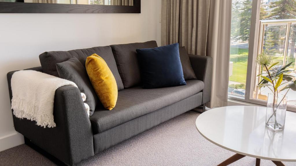 Posezení v ubytování Oaks Glenelg Plaza Pier Suites