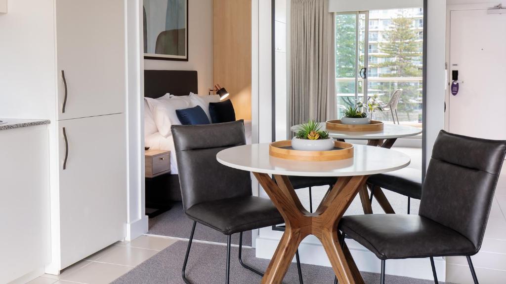 Posezení v ubytování Oaks Glenelg Plaza Pier Suites