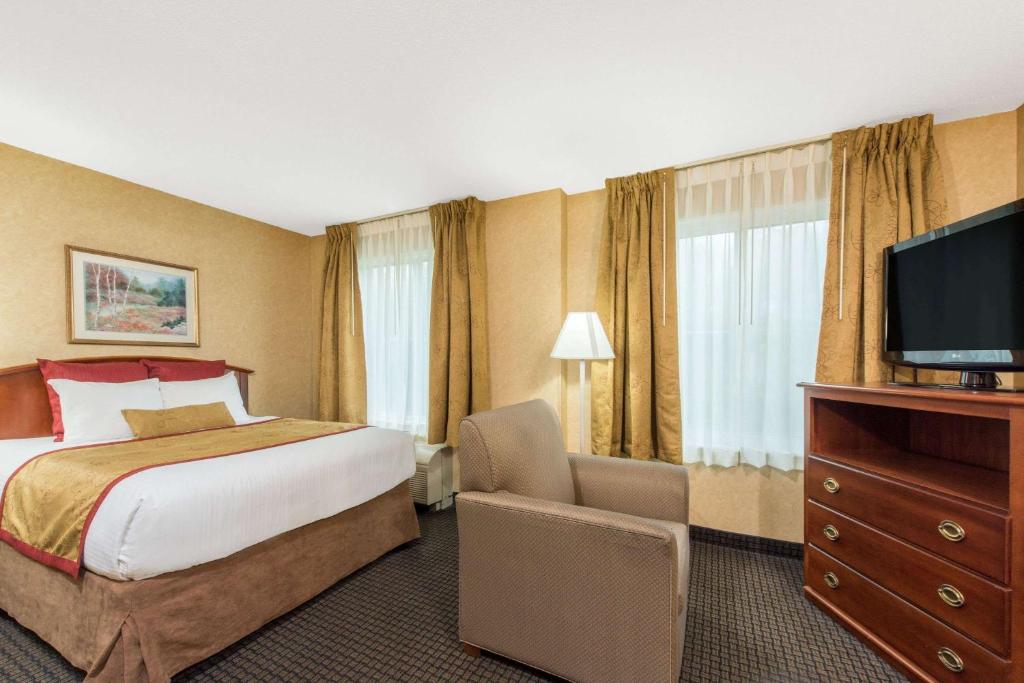 Lancaster Suites photo