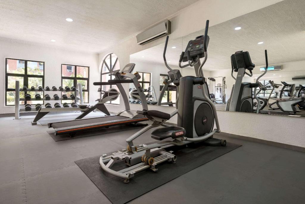 Fitness centrum a/nebo fitness zařízení v ubytování Hawthorn Suites by Wyndham Abuja