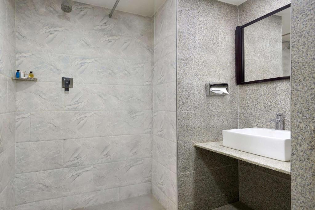 Koupelna v ubytování Hawthorn Suites by Wyndham Abuja