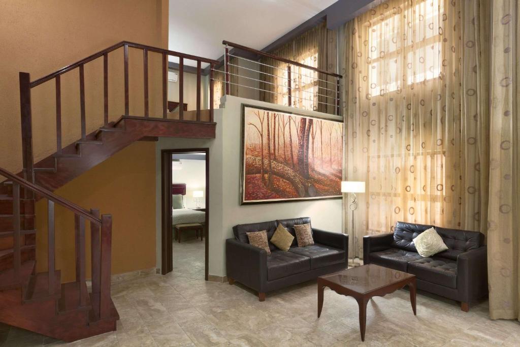 Posezení v ubytování Hawthorn Suites by Wyndham Abuja