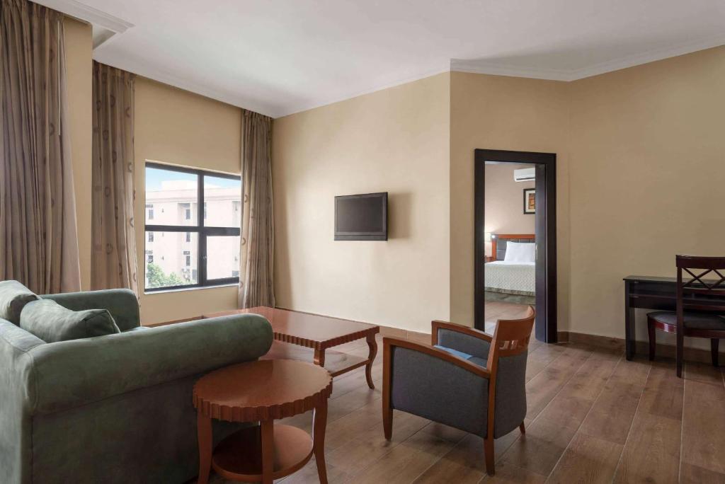 Posezení v ubytování Hawthorn Suites by Wyndham Abuja