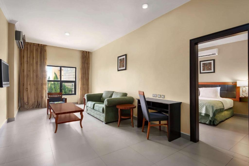 Posezení v ubytování Hawthorn Suites by Wyndham Abuja
