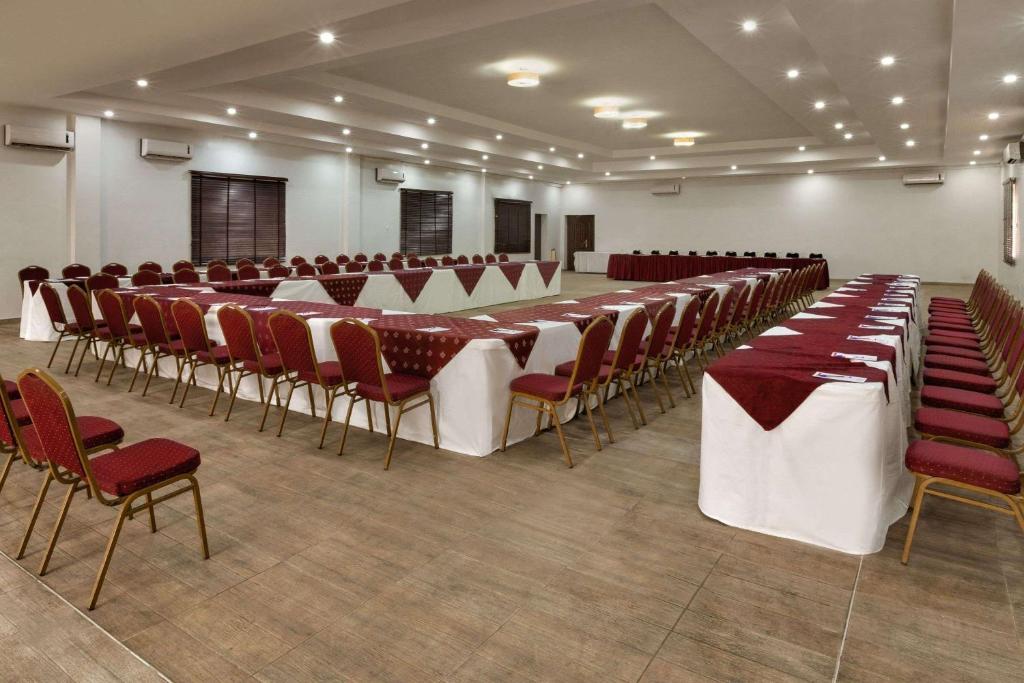 Konferenční prostory v ubytování Hawthorn Suites by Wyndham Abuja